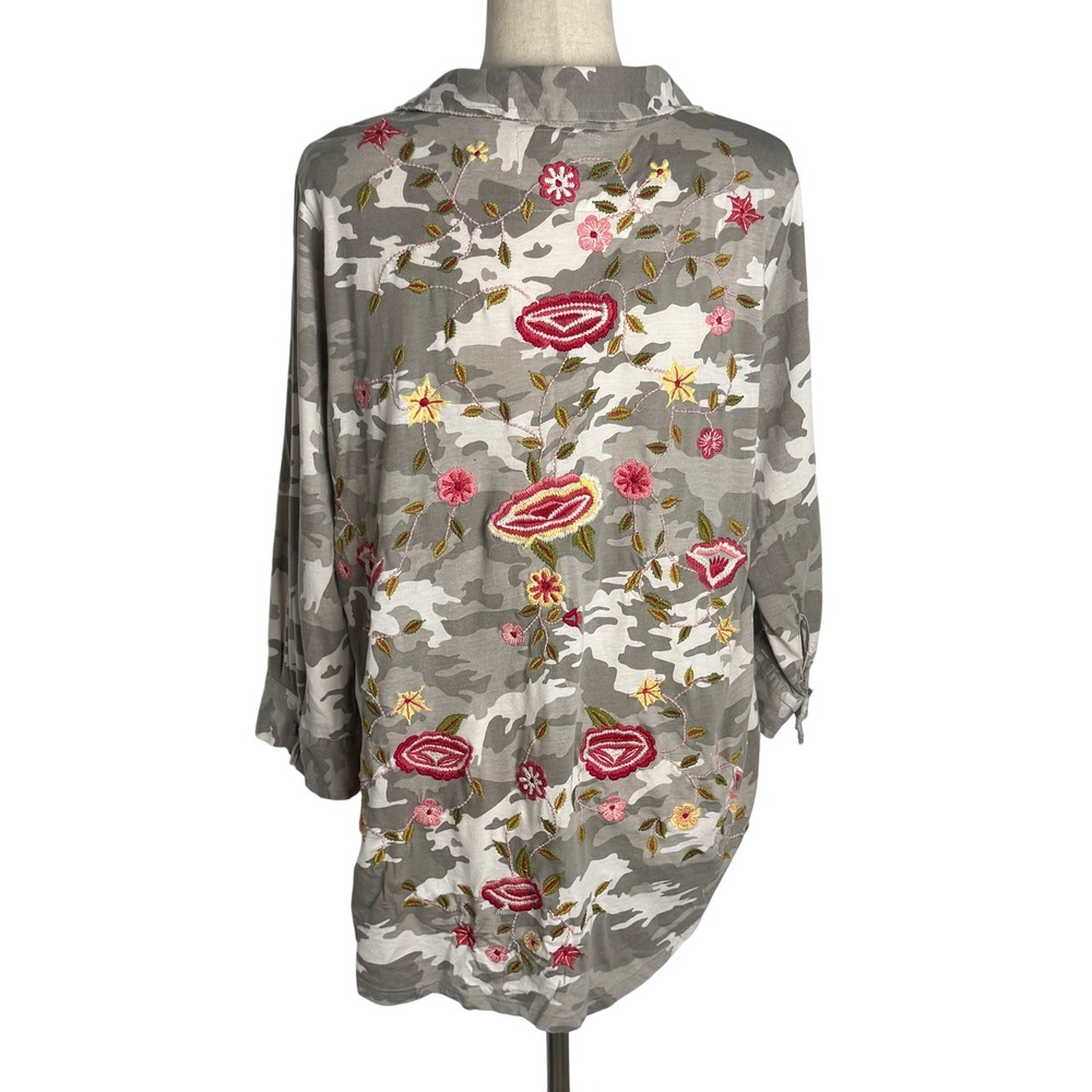 Caite Womens XL Camo Floral Embroidered Button Down Roll Tab Sleeve Shirt Grey - Picture 3 of 11